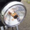 将摩托车的大灯灯泡从卤素改为 LED！ 它很亮！